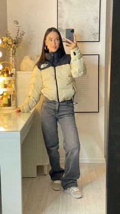 Campus Outfit Winter, Beige Cropped Jacket Outfit, Winter Jacket Inspiration, Daisy Wolanski, Beige Winter Jacket, Classic Beige Cropped Jacket For Winter, Casual Beige Cropped Jacket For Fall, Winter Jackets Outfits, Outfits For Fall 2024