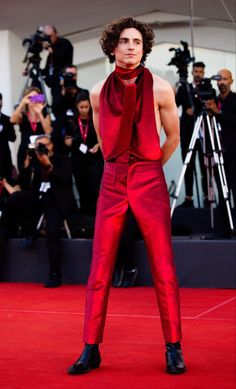 Bones And All, Celebrity Fashion Looks, Evolution Of Fashion, French Girl Style, Fashion Marketing, Couture Week, Celebrity Red Carpet, Tennis Clothes, Timothee Chalamet