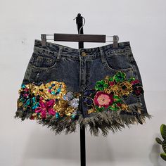 Mehandi Outfits, Diy Ripped Jeans, Plus Size Baddie Outfits, Diy Shorts, Short Jeans, Diy Clothes Design, Rodeo Outfits, Diy Fashion Clothing, Embellished Denim