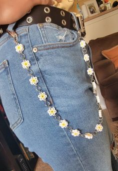 Perler Bead Daisy, Jean Chains, Bead Daisy, Trendy Silver Jewelry, Jeans Chain, Pant Chains, Flower Pants, Iron Beads, Daisy Pattern