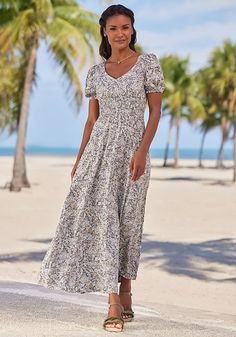 This beautiful, flowy maxi dress in a floral print is a must-have for your wardrobe! Flowy Floral Print Dress For Casual Occasions, Chic Ditsy Floral Print Maxi Dress For Garden Party, Chic Ditsy Floral Print Maxi Dress, Chic Maxi Floral Dress With Ditsy Print, Chic Ditsy Floral Maxi Dress For Day Out, Feminine Floral Print Maxi Dress For Day Out, Chic Flowy Maxi Dress With Ditsy Floral Print, Elegant Ditsy Floral Print Maxi Dress, Elegant Maxi Floral Dress With Ditsy Print