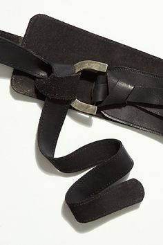 Add some edge to your outfit with this so cool leather waist belt featured in a wide, asymmetric style with a wrap closure and rounded pull-through buckle.* Adjustable design* Meant to be worn on the natural waist Vintage Waist Belt, Statement Belt Outfit, Hip Belts, Leather Waist Belt, Statement Belt, Pull Through, Waltz, Vintage Aesthetic, Black Belt