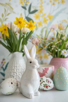 Explore fun Easter wallpaper ideas that brighten your home with cheerful designs and colors. Perfect for creating a festive spring atmosphere with adorable patterns.