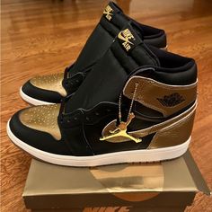 Brand New Unreleased Air Jordan 1 Retro High Og Black/Metalic Gold Size 13 Guaranteed Authentic Release Date Is August 2024 Item On Hand Gold Leather Custom Sneakers For Streetwear, Gold Leather Sneakers For Streetwear, Luxury High-top Jordan Sports Shoes, Gold High-top Sneakers With Abzorb Midsole For Streetwear, Gold Sneakers With Midsole For Streetwear, Gold High-top Custom Sneakers With Boost Midsole, Sporty Gold High-top Custom Sneakers, Luxury High-top Jordan Shoes For Streetwear, Gold Custom Sneakers For Streetwear