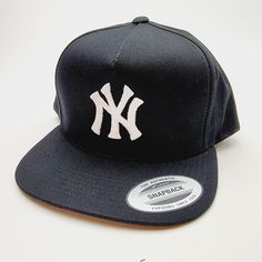 the new york yankees hat is black and white