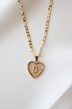 DESCRIPTION Figaro gold chain necklace Heart pendant with initial Lobster clasp Heart Necklace With Initial, Heart Initial Necklace, K Necklace, Figaro Necklace, Jewelry Accessories Ideas, Heart Pendant Gold, Initial Necklace Gold, Gifts Fo, Necklace Heart