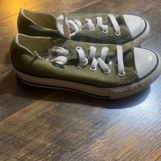 Nwot Converse Green Shoes Size 13 Converse Round Toe Canvas Shoes For School, Converse Lace-up Sneakers For School, Non-slip Lace-up Converse Sneakers, Converse Canvas Shoes, Converse White, Kids Converse, Green Shoes, Converse Shoes, White Green