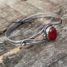 Bestseller garnet bangle, 925 sterling silver plated jewelry, handmade bangle for women, january birthstone, adjustable bangle, gift for her  Handmade bangle Gemstone- Garnet (hydro) Material- Brass, Gemstone  Use for - unisex Color- Red Polish- silver SHIPPING TIME- Usps Service : 10-15 business days - Express : 6-7 business days                                                                                   Our Shop Link (https://www.etsy.com/shop/JewelbabaShop?ref=seller-platform-mcnav) Red Polish, Malachite Jewelry, Gemstone Bangle, Handmade Bangles, January Birthstone, Adjustable Bangle, Polish Silver, Silver Plated Jewelry, Birthday Gifts For Women