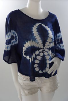 "❤️ Natural Indigo Blouse dyed, Shibori blouse, tie-dye boho t-shirt Indigo Shibori dress Shibori tie-dye beach cover-up Handmade products modern fashion items.Easy-to-wear jerseys are hand-dyed using good quality colors. Products are tie-dyed fabric to be unique indigo color that is popular Popular tie-dyed fabric in Thailand characterized by the natural indigo cotton dyed with blue crystals imported from Germany. The patterned fabrics each emerge unique from the tie-dye method, the fabric is s Indigo Blouse, Shibori Shirt, Plus Size Shibori, Shibori Dupatta, Shibori Dress, Stylish Tunic Tops, Indigo Tie Dye Shibori, Patterned Fabrics, Hand-dyed Tie-dye Kaftan For Beach