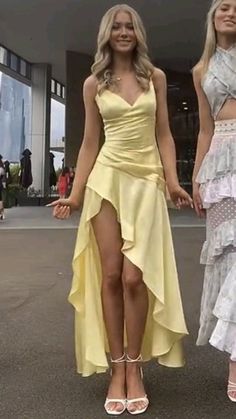 Cute Formal Dresses, Prom Dress Inspo, Prom Dresses Yellow, Spaghetti Strap Prom Dress, Looks Party, Prom Dress Inspiration, Cute Prom Dresses, Pretty Prom Dresses, فستان سهرة