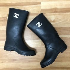 Incredible A1994 Designed By Karl Lagerfeld Vintage Old Money Twee Knee High Black Rubber Rain Boots Has The Iconic Cc Logo At The Top With Rounded Toes And Stacked Heel With The Chanel Logo On The Back Excellent Condition For Its Age, Normal Wear Chanel Size: Eu40 = Us 9-9.5 Height: 14 Inches Opening Circumstance: 14.75 Inches Heel: 1 Inch Channel Rain Boots, Chanel Rubber Boots, Long Chanel Boots, Chanel Riding Boots, Black Boots Chanel, Vintage Old Money, Boots White, Chanel Logo, Cc Logo