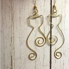 Great Gifts For You And Your Friends, Family Members, Significant Other, Or Coworkers!! Women & Girls One Of A Kind Earrings. A Pair Of 0.8. Gauge, Gold, Wire Wrapped, Cat Earrings. Dangly Style. Clean, Minimalist, Swirl Design. Kitty Cat Silhouettes. Approx. Measurements Seen Photographed. Stamped The Metal To “Work-Harden” The Wire So They Hold Shape. Used Wire Ear Hooks (Pre-Made), Slightly More Copper Then The Gold Cats. Hardly Noticeable, Unless You Really Look. Rubber Backs. All Brand New. Wire Cat Earrings, Chinese New Year Earrings, Christmas Wire Jewelry, Halloween Wire Wrapped Jewelry, Easy Wire Art, Handmade Wire Earrings, Wire Cat, Wire Shapes, Aluminum Wire Jewelry