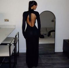 𝒫𝒾𝓃: 𝑔𝑜𝓁𝒹𝓈𝒽𝑜𝓇𝓉𝓎 💌 Black Backless Dinner Dress, Actress Career, Anarchy Symbol, Winter Date Night Outfits, Hot Costume, Backless Long Dress, Backless Maxi Dress, Effortlessly Chic Outfits, Big Girl Fashion