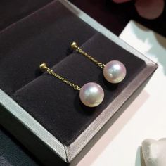 Some refer to the Akoya pearl as the 'icon' of cultured pearls. These beautiful and classic White Hanadama Akoya pearl earring is a staple of exquisite pearl earring and is sure to be a favorite of yours for years to come. Please contact us if you have any questions, remember to mention the product name in your email. Product Information Origin Japan Material Akoya Pearl and 18k Gold Dimensions Height Approx. 6.5cm Pearl Shaped: Round Size: 7-7.5 and 8-8.5mm Quality: AAA Nacre: Very Thick Color: Classic Round Pearl Chain Earrings, Classic Pearl Chain Earrings, Pearl White Akoya Pearl Chain Earrings, Pearl White Akoya Pearl Earrings With Pearl Chain, Luxury Pearl White Dangle Pearl Earrings, Refined Round Pearl Earrings As Gift, Refined Round Pearl Earrings For Gift, Timeless Akoya Pearl White Pearl Earrings, Refined White Akoya Pearl Earrings