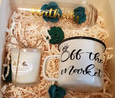 a gift box containing two mugs and a candle with the words, be the market