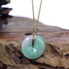 Fine Jewelry Jade Round Pendant, Yellow Gold Jade Round Jewelry, Yellow Gold Jade Jewelry In Round Shape, Yellow Gold Round Jade Jewelry, Real Jade Jewelry, Fantasy Au, Vs1 Diamond, 18k Gold Chain, White Solid