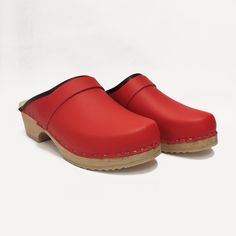 MADE FROM Vegan LEATHER AND ALDER WOOD Clogs for Women KLARA Low heals ergonomic wooden sole and Vegan leather. made to order. Available in sizes 36-41. For other sizes please contact me EUR 35 l UK 2.5 l AUS 4.5 l USA 5 l up to 22.3cm l 8.78 inches EUR 36 l UK 3.5 l AUS 5.5 l USA 6 l up to 23cm l 9.02 inches EUR 37 l UK 4 l AUS 6 l USA 6.5 l up to 23.7cm l 9.33 inches EUR 38 l UK 5 l AUS 7 l USA 7.5 l up to 24.5cm l 9.65 inches EUR 39 l UK 6 l AUS 8 l USA 8.5 l up to 25.3cm l 9.96 inches EUR 40 Clogs With Rubber Sole And Round Toe, Solid Color Slip-on Clogs With Rubber Sole, Clogs With Removable Insole And Round Toe, Red Clogs With Leather Footbed And Round Toe, Red Closed Toe Clogs With Leather Sole, Vegan Clogs, Red Clogs, Swedish Clogs, Clog Boots