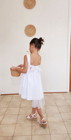 "Sweet and simple dress that is perfect for your flower girls. Featuring a long soft tulle strap at the back that you tie in a bow and gives a sweet classy vibe. The back waist elastic offers a room for growth and for perfect fit. Fully lined bodice and skirt for comfort. The dress is made with 100% natural cotton fabric ( exept of the strap which is made of soft tulle). For jumpsuit version for this dress ❤️ : https://www.etsy.com/listing/1383089335/flower-girl-jumpsuit-flower-girl-dress?click_ Preppy Family, Flower Girl Dress Boho, Boho Flower Girl Dress, Boho Flower Girl, Dress Minimalist, Wedding Flower Girl Dresses, Cute Headbands, Minimalist Dresses, Simple Dress