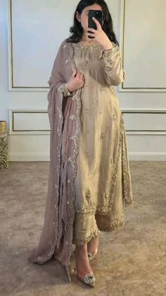 #fashion #aesthetic #weddingdress #wedding Gorgeous Pakistani Dresses, Desi Outfits For Wedding, Desi Shaadi Outfits, Shaadi Outfits Desi Wedding, Trendy Dresses For Wedding, Pakistani Outfits Party Wear, Desi Wedding Outfits, Aesthetic Desi Outfits, Party Dresses Pakistani