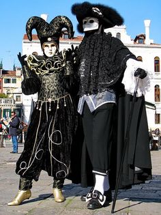 Venice Carnival Costumes Men, Venetian Costumes, Venice Carnival Costumes, Jester Costume, Costume Carnaval, Venetian Carnival Masks, Venetian Carnival, Carnival Of Venice, Venetian Masquerade