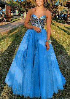 Trending Prom Dresses, Dress Crystal, Crazy Fashion, Matric Dance, One Shoulder Prom Dress, Big Dresses, Trendy Prom Dresses, Mini Prom Dresses, Ball Gowns Princess