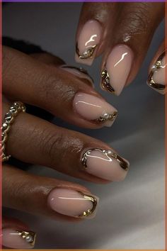 Nails Art For Bride, Short Nails For Darker Skin Tone, Gold Nail Art Designs Classy, Dark Skin Nails Ideas, Nail Art For Dark Skin Tone, Nails For Dark Skin Tone, Ongles Nail Art, Birthdays Nails, Nail Inspo 2024