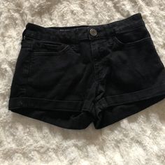 Never Worn Cheap Washed Black Short Bottoms, Grunge High Rise Washed Black Jean Shorts, Low Rise Black Shorts, Black Low Rise Shorts, Y2k Black Cotton Jean Shorts, High-waisted Washed Black Jean Shorts With Pockets, Low Rise Shorts, Black Jean Shorts, Low Rise