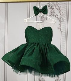 Dress your little princess in the enchanting allure of emerald green with our Puffy Layered Knee-Length Baby Girl Dress. This sophisticated outfit is not just for birthdays; it's the perfect choice for toddler birthday celebrations and adds a touch of elegance to wedding flower girl moments. Key Features: Exquisite emerald green dress with puffy layered design for a charming look. Ideal knee-length for both comfort and style for your baby girl. Perfect for toddler birthdays, adding a touch of ma Emerald Green Baby Dress, Girls Evening Dresses, Dress Birthday Party, Party Dress Wedding, Girls Tulle Dress, Detailed Dress, Puffy Dresses, Party Frocks, Dress Graduation