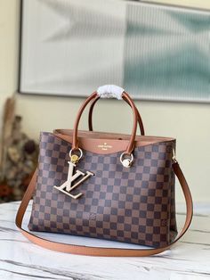 BRC Fashion Lu-Vi bags - 1647 A+ Excellent Quality; Contact us if you've any questions in your mind. Chanel 2, Lv Handbags, Urban Outfits, Street Chic, Lv Bag, Street Styles, Monogram Canvas, Sneaker Head, Urban Fashion