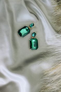 "This classy and elegant emerald green drop earrings are the perfect pieces to elevate your outfit styling. Deep green tones with vintage and antique vibes perfect for Holiday festivities such as Christmas and New Year's Eve. *Free Gift Wrapping Available Upon Request Details: -Material: Alloy with gold plating -Eardrop Height 1.5\" -Eardrop Width 0.7\" -Medium size  Ready to ship -Direct link to our shop below: https://www.etsy.com/shop/DafehCollection" May Birthstone Crystal Dangle Earrings For Party, Elegant Green Crystal Earrings For Pierced Ears, Green Crystal Earrings For Pierced Ears, Elegant Green Crystal Dangle Earrings, Green Emerald Drop Earrings, Green Emerald Drop Crystal Earrings, Emerald Drop Crystal Earrings, Green Teardrop Jewelry For Evening, Formal Green Drop Earrings