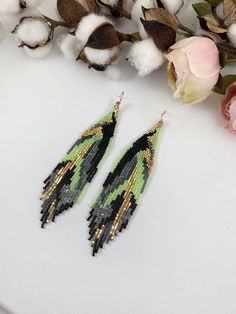 Gold Wedding Accessories, Green Beaded Earrings, Seed Beaded Earrings, Blue Beaded Earrings, Beaded Jewelry Earrings, Beaded Chandelier Earrings, Beaded Earrings Tutorials, Native American Beaded Earrings, Brick Stitch Earrings