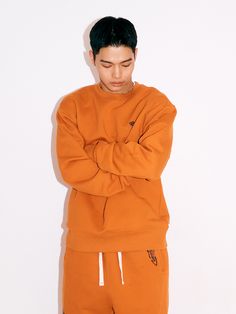 Editor's NotesPLAYIAN’s sweatshirt features logo printing. Comfortable and stylish. It can be styled in various ways.- Typo logo print - Graffiti symbol point on back neck- Ribbed cuffs and hemMeasurements(in.)L / XL- Shoulder: 21.26 in. / 21.65 in.- Chest: 24.61 in. / 25.59 in.- Sleeve: 24.80 in. / 25.20 in.- Length: 27.76 in. / 29.13 in.Model info: MAN1 - 5' 9 / 156.52 lbs / Fitting size XLModel info: MAN2 - 5' 6 / 136.68 lbs / Fitting size LModel info: WOMAN - 5' 3 / 92.59 Typo Logo, Logo Print, Graffiti, Winter Jackets, Top Outfits, Mens Outfits, Orange, ? Logo, Sweatshirts