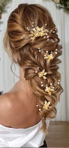 💍 --  -- 💍 Welcome to my luxury bridal boutique. Since I started making jewelry myself, my passion has been making it for others for that special day. Free delivery 🚚 FREE 30-day return policy✈️ 24 hour response time ✅ 💍 These luxury wedding hairpin set perfectly represents your beauty and love for your partner. You will receive in your package: 1 x Hair comb 3 x Hair Stick Item Size & Materials: Weight: 30g Hair comb size: 8cm x 6cm -- Return✈️: 30 days after purchasing the item. Return cos Wedding Hair Styles Short Hair, Princess Hair Styles, Extravagant Hairstyles, Princess Wedding Hair, Hair For Weddings, Royal Hairstyles, Wedding Hair Ideas, Formal Hairstyles For Long Hair, Social Art