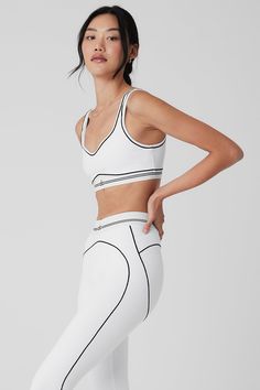 Way too cute to cover up. This bra features contrasting stitching, a gently-scooped neck and a low back, all done in our signature Airbrush fabric for a soft and comfortably compressive fit. It’s perfect for medium-intensity workouts like dance, yoga or Pilates, and even cuter with the matching Heart Throb Legging. Alo Gym Wear, All White Gym Outfit, Athletic Wear Photoshoot, White Sport Outfit, Sporty Feminine Outfits, Airbrush Heart, Women Portrait Photography, Alo Yoga Outfit, Workout Sets Outfit