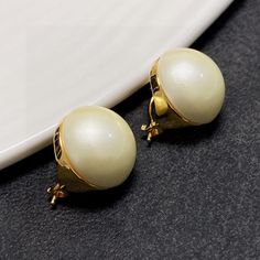 A Popular Element That Interprets Elegance And Creates Fashion For Women. The Harmonious Matching Between These Earrings And Clothing Is Very Prominent, Allowing Gorgeousness And Freedom To Coexist, Elegant But Never Feeling Constrained. White Clip-on Pearl Earrings For Evening, Formal Pearl White Clip-on Earrings, Pearl White Jewelry For Formal Occasions, Formal White Clip-on Earrings, Elegant White Single Clip-on Earring, White Clip-on Pearl Earrings For Formal Occasions, White Pearl Clip-on Earrings For Formal Occasions, Elegant Pearl White Earrings With High Luster, Gold Round Bridal Earrings For Evening