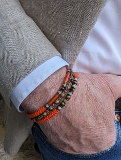 Magnificent trendy "protective" bracelet for men for a chic and casual look Composed of 3 fine bracelets, artisanal braiding with different knots made in 🇫🇷 Orange and brown braiding thread Natural tiger's eye stone, carnelian, mother-of-pearl and hematite Adjustable bracelet with sliding knot suitable for wrists from 17.5 cm to 18.9 cm maximum for size 1 (standard size) From 19 cm to 21 cm max: Size 2 (⚠️large size) Round tiger eye beads +- 4 mm Carnelian tube +- 13 x4mm Mother-of-pearl beads Spiritual Brown Braided Bracelets With Natural Stones, Casual Brown Hand Wrapped Braided Bracelets, Masculine Jewelry, Mens Bracelet Designs, Bracelets Design, Beads Bracelet Design, Tiger Eye Beads, Protection Bracelet, Eye Beads