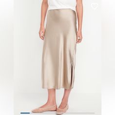 Old Navy Silk Gold Maxi Skirt Size Small Tall New With Tags Gold Satin Skirt, Champagne Skirt, Satin Skirt Outfit, Midi Slip Skirt, Mini Outfit, Satin Midi Skirt, Slip Skirt, Old Navy Women, Bottom Clothes