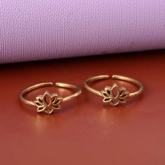 Gold Lotus Toe Ring, Flower Ring, Brass Toe Ring, Adjustable Ring, Foot Jewelry, Gift For Her, Indian Toe Ring, Summer Jewelry Size:- All Size Available In Variation Metal:-Brass ❥ Customers' satisfaction is our biggest priority, please contact us with any questions/queries for future or existing orders, and we will do our best to make sure you are happy with your order. ❥Please make sure to add the correct address during checkout. You can return your purchased item within 15 days after successf Gold Toe Rings Indian, Gold Toe Rings, Foot Ring, Gold Lotus, Wedding Plan, Ring Flower, Gold Anklet, Toe Ring, Foot Jewelry