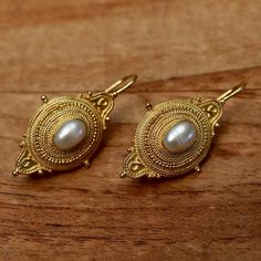 Northumbrian Earrings – Museum of Jewelry Gold And Pearl Earrings, Roman Design, Ancient Roman Jewelry, Ancient Jewels, Bijoux Art Nouveau, Roman Jewelry, Historical Jewellery, Jewelry Design Earrings, Ancient Jewelry