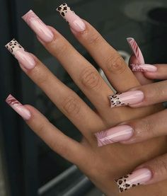 Ongles Bling Bling, Artsy Nails, Minimalist Tattoo Ideas, Summer Acrylic, Edgy Nails, Glow Nails, Gem Nails, Glam Nails