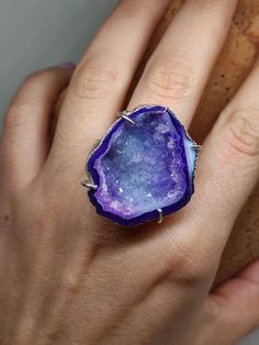 Introducing our stunning Geode Rings - nature's hidden treasures transformed into exquisite jewelry! Each Geode Ring showcases the unique beauty of geodes, with their captivating crystals and vibrant colors. Elevate your style and connect with the Earth's natural wonders. Discover the magic of geodes with our Geode Rings today! 🔸Adjustable band ring  🔸30mm stone size 🔸Color may vary according to lighting 🔸Silver filled We offer  🔸Fast shipping  🔸Free shipping eligible orders  🔸Polishing c Cool Rings, Rock Ring, Large Geode, Rough Stone Ring, Geode Ring, Rock Rings, Raw Crystal Ring, Unique Beauty, Rings Cool