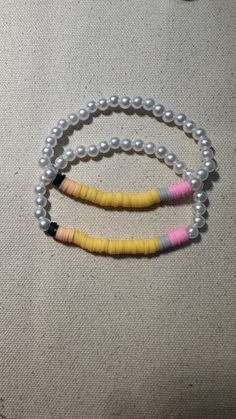 Introducing the "Back to School Pencil Pearl" bracelet! This charming accessory features clay beads meticulously colored to resemble a pencil, surrounded by elegant pearls. Perfect for adding a playful yet sophisticated touch to any outfit, it's an ideal piece for students, teachers, and anyone who loves a creative twist on classic jewelry. Cute Bead Bracelet Ideas, Bracelet Buisness, Cute Bead Bracelet, Pencil Bracelet, Bead Bracelet Ideas, Etsy Bracelets, Preppy Bracelets, Bracelets Ideas, School Pencils