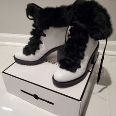 Guess White Low-top Boots For Fall, Modern White Low-top Boots, White Low-top Winter Boots, White Synthetic Low-top Boots, White Low-top Synthetic Boots, Guess Faux Fur Coat, Guess Bags Black, Guess Boots, Fringe Ankle Boots