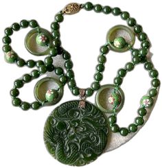 Traditional Jade Necklace With Round Pendant, Bohemian Single Strand Round Jewelry, Bohemian Round Jade Jewelry, Vintage Jade Round Pendant Jewelry, Green Amulet Style Round Necklace, Green Amulet Round Necklace, Green Round Amulet Necklace, Green Necklace With Large Medallion Pendant, Spiritual Green Round Jewelry