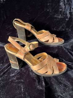 Vintage 1970s stacked heel strappy leather sandals high heels. Normal wear for their age women's size 7