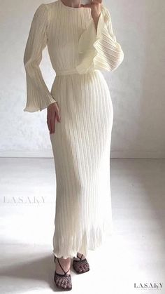 Lasaky - Accordion Pleated Maxi Dress with Flared Sleeves Pleated Fabric Dress, Grunge Style Outfits, Rosa Coral, Flare Sleeve Dress, Flare Long Sleeve, Hijab Outfits, Autumn Dress, Pleated Maxi Dress, Pleated Fabric