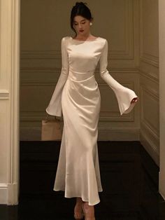 Prom Dresses Elegant, White Long Sleeves, Chique Outfits, Dresses Spring, Elegant Party Dresses, Vintage Flare, Nails Makeup, Hair Nails, Prom Dresses Long With Sleeves