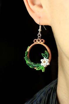 Soft earring with this original pattern in the shape of a floral crown... For nature lovers! Fully handmade quilling jewelry In colored CANSON paper, contrasted with a touch of acrylic. Jewel solidified with a vitrifying varnish, for optimal protection. * 925 sterling silver hook earrings. * You will receive your jewel in a bubble envelope, with a little personalized note :) * Little more: You want the same jewel or personalized with other colors, a special request? I can make your custom jewelr Quilled Chicken Earrings, Quilling Earring Patterns, Paper Quilling Earrings, Paper Quilling Jewelry, Quilling Earrings, Quilled Jewellery, Crown Earrings, Quilling Jewelry, Hippy Gifts