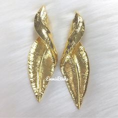 New Zara Twisted Golden Statement Earrings Gorgeous & Golden ~ Trendy & Chic These Twisted Leaf Earrings Are Perfect For Day Or Evening Looks Vertical With Slight Top Twist ~ Light Etch Detail ~ Straight Push Back Studs Approx Measurements ~ 3 In H X .75 In W Nwot ~ Unworn & Handled Only To Photograph ~ No Item Tag ~ Wrapped In Boutique Packaging This Listing Part Of This Month’s Mix & Match 3 For $38 Sale ~ Simply Add Any 3 Specially Marked Listings To A Bundle & I’ll Adjust Your Price! (Or Sen Zara Gold Jewelry For Evening, Chic Party Earrings By Zara, Chic Zara Earrings For Party, Zara Elegant Drop Earrings, Elegant Evening Earrings By Zara, Elegant Metal Earrings By Zara, Zara Gold Earrings For Party, Zara Gold Party Earrings, Zara Gold Drop Earrings