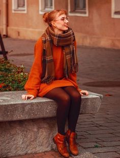 Sunny Emmerich, Autumncore Outfit, Fall Witchy Outfits, Best Winter Outfits, Ginger Women, How To Wear Scarves, Midi Skirts, Fashion World, Autumn Outfit